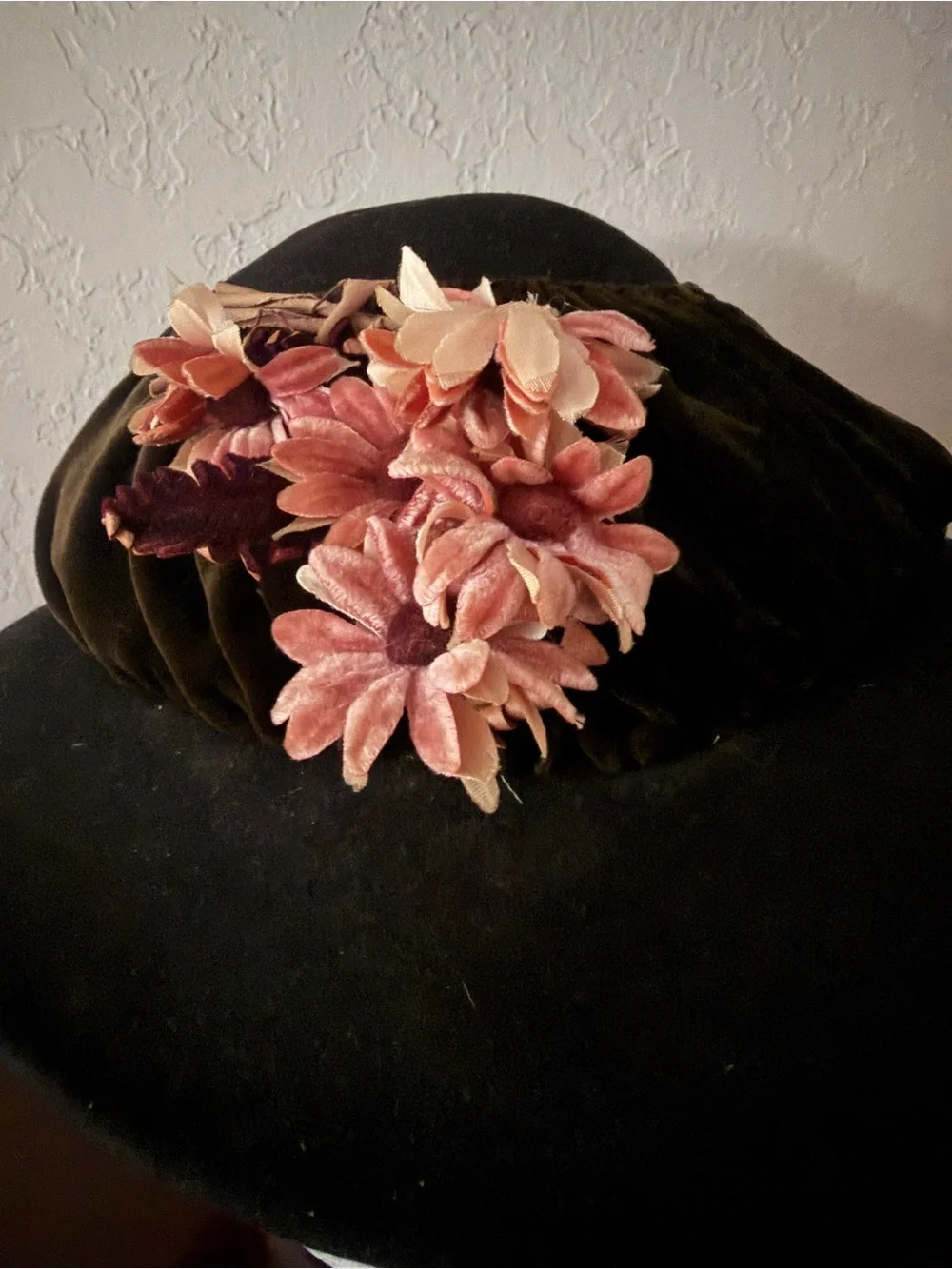 Vintage 1940’s Black Felt Wide Brim Picture Hat Velvet Crown Pink Flowers